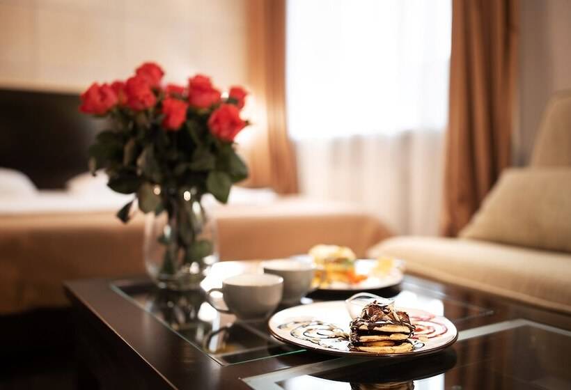 اتاق لوکس, Cosmopolit