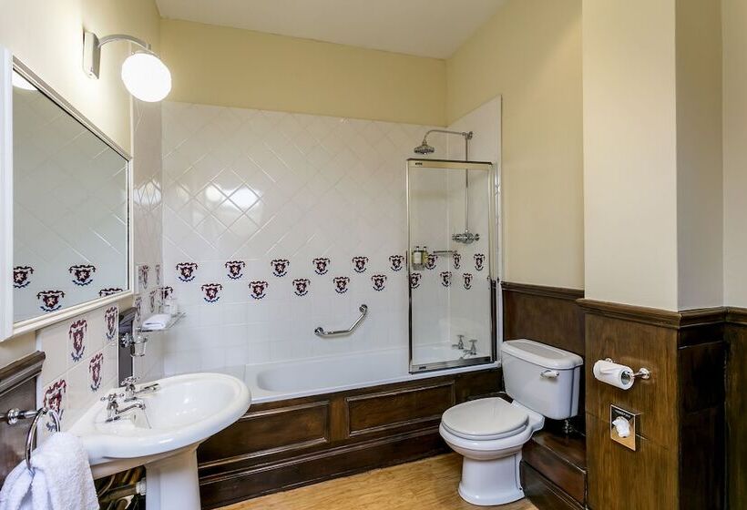 غرفة قياسية, Dalhousie Castle