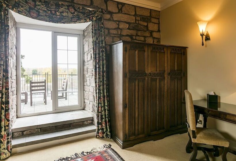 غرفة قياسية, Dalhousie Castle