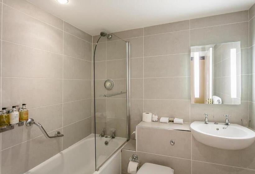 غرفة كلاسيكية, Dalhousie Castle