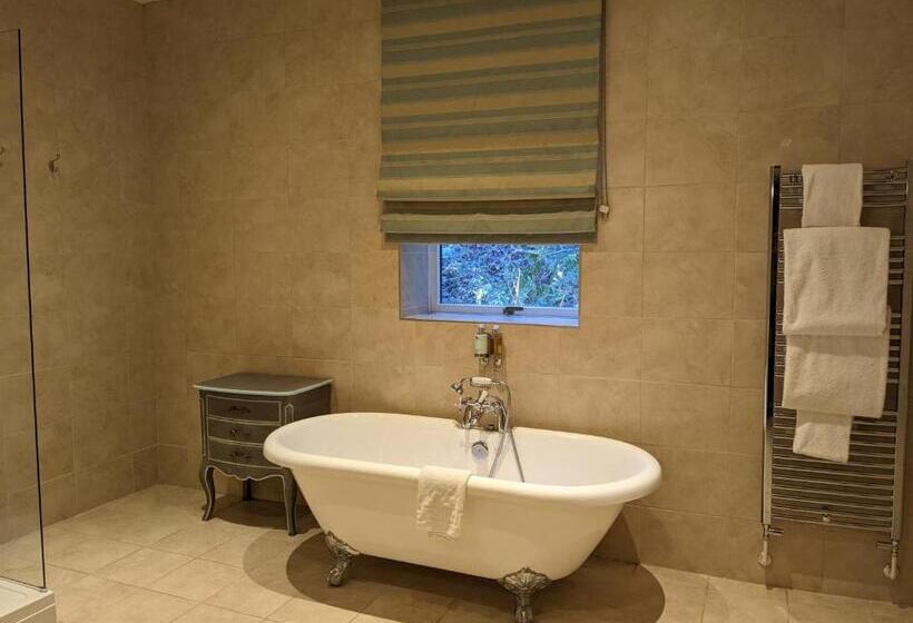 جناح, Dalhousie Castle