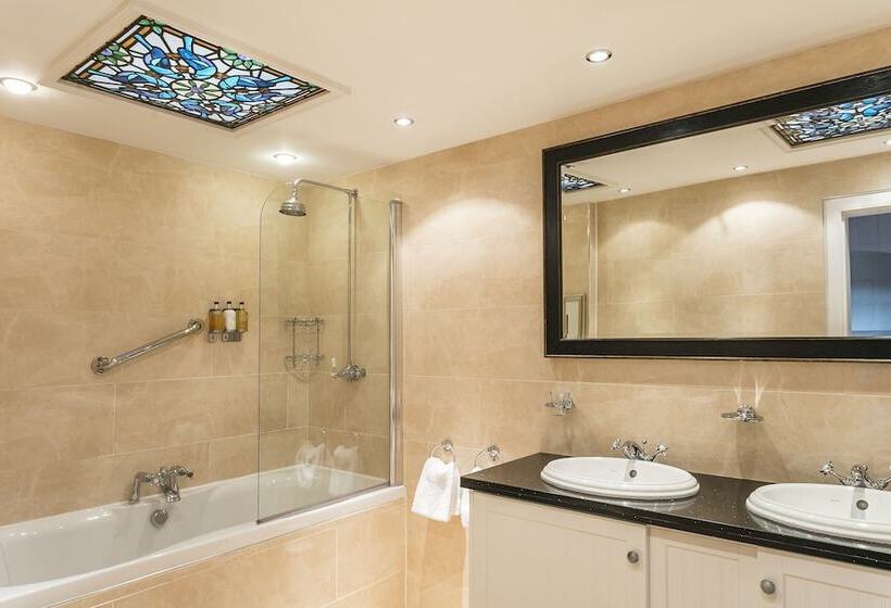 غرفة قياسية, Dalhousie Castle