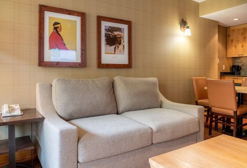 سوییت سوپریور, Fox Hotel And Suites