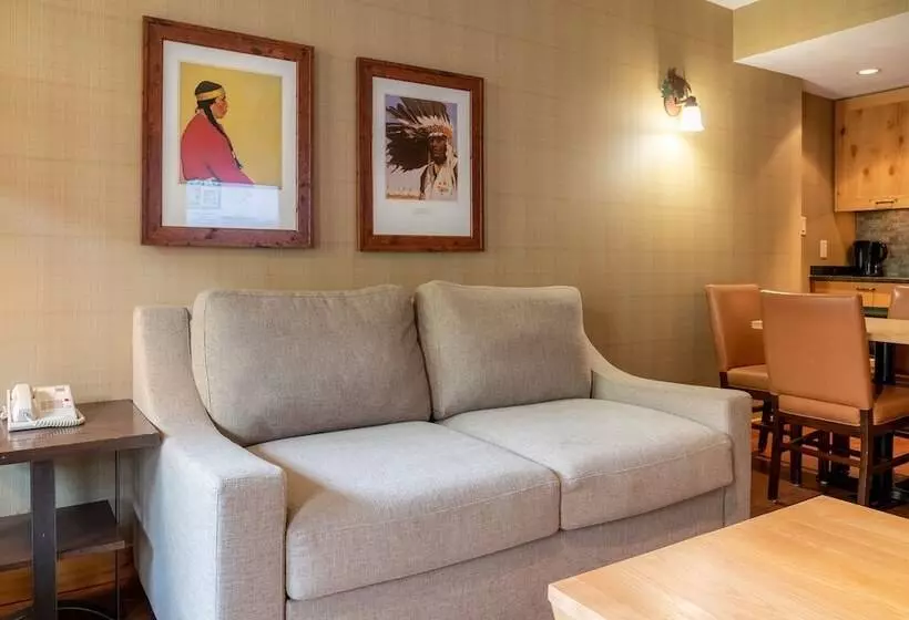 سوییت سوپریور, Fox Hotel And Suites