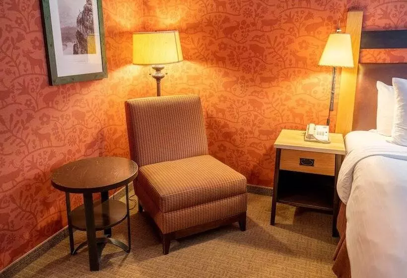 سوییت سوپریور, Fox Hotel And Suites