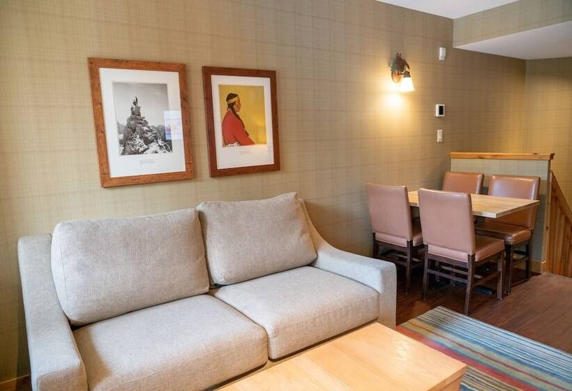 스위트, Fox Hotel And Suites