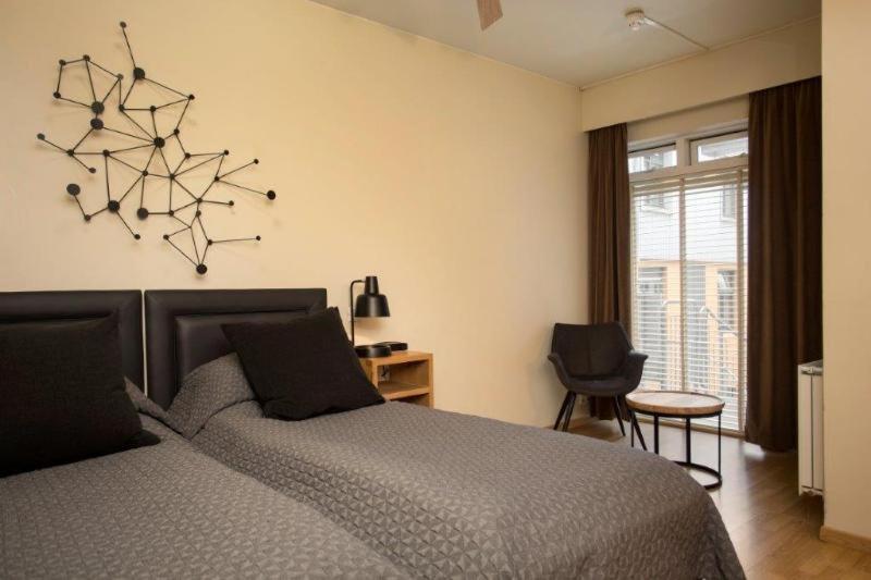 اتاق استاندارد, Frón