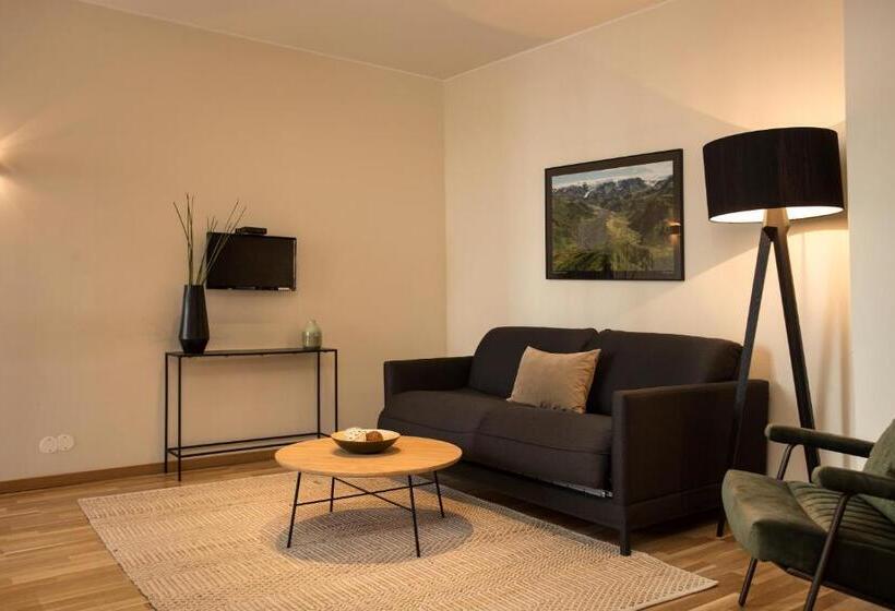 استودیوی لوکس, Frón