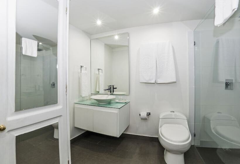 جناح جونيور, Le Manoir Bogota