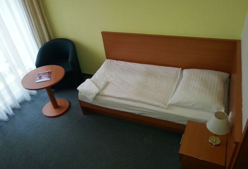 اتاق استاندارد یک نفره, Meritum