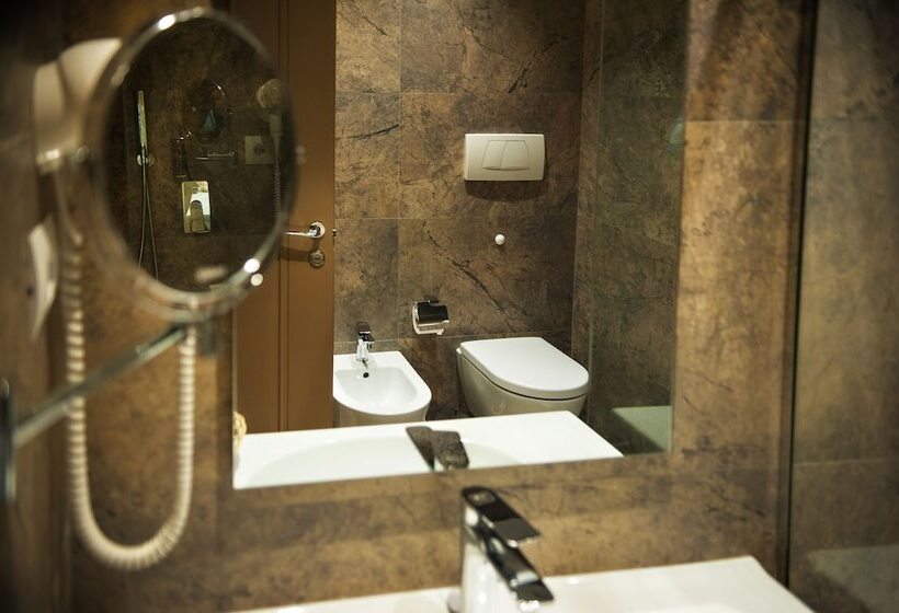 חדר סטנדרט, Mondial