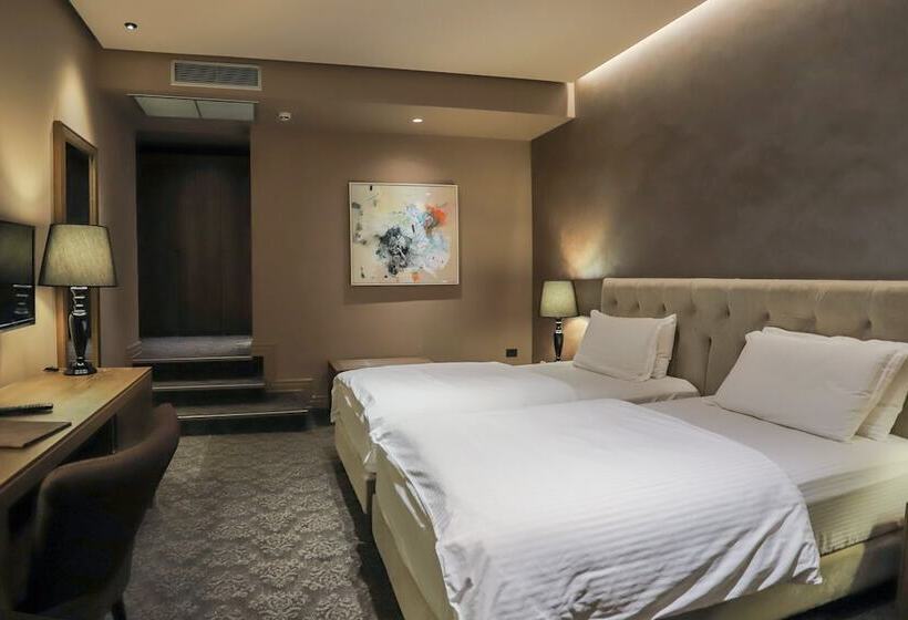 חדר סטנדרט יחיד, Mondial