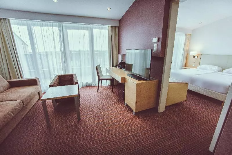 سوییت, Park Inn By Radisson Sarvar Resort & Spa   All Inclusive
