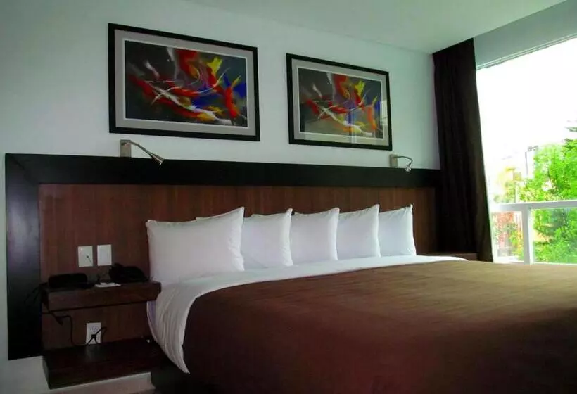 キングサイズベッドのデラックスルーム, Hotel & Suites PF