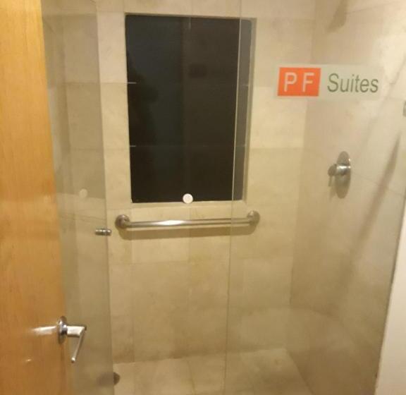 キングサイズベッドのデラックスルーム, Hotel & Suites PF