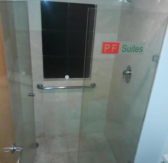 デラックスルーム, Hotel & Suites PF