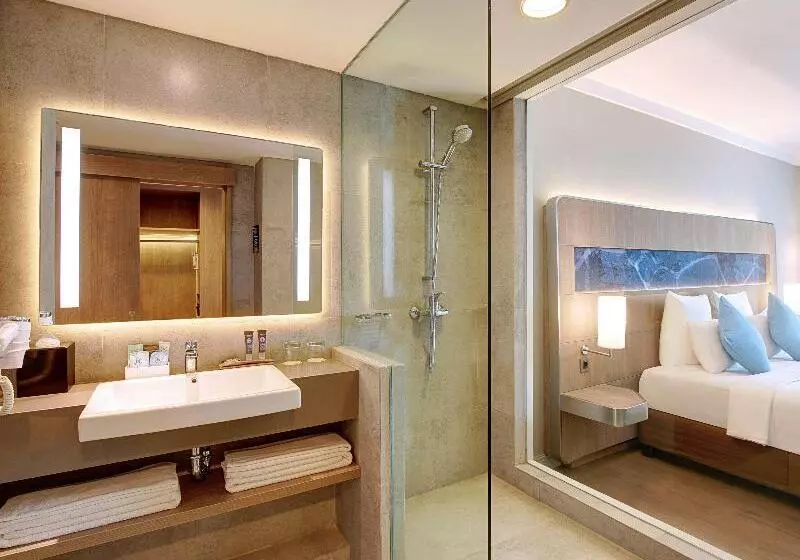 اتاق لوکس با تخت بزرگ, Novotel Jakarta Mangga Dua Square