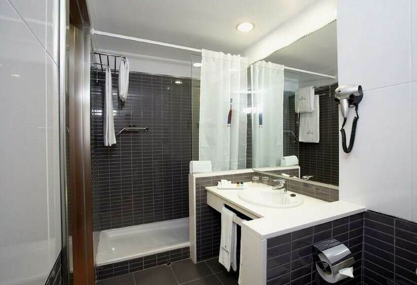 חדר סטנדרט לשלושה, Alexandre Frontair Congress