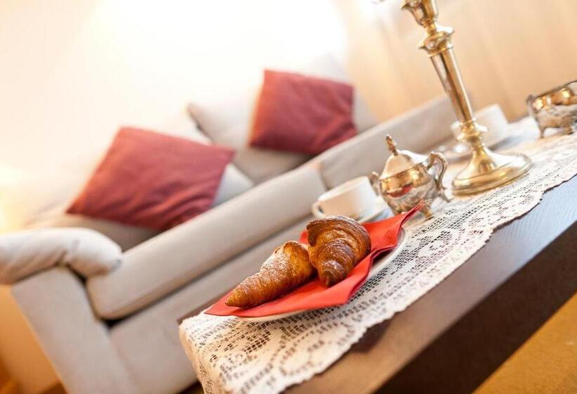 주니어 스위트, Aster