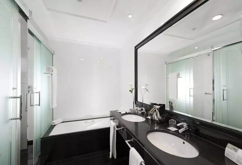اتاق استاندارد سه نفره, Eurostars Palacio Buenavista