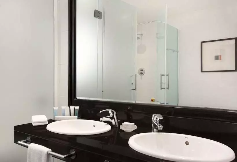 اتاق استاندارد سه نفره, Eurostars Palacio Buenavista