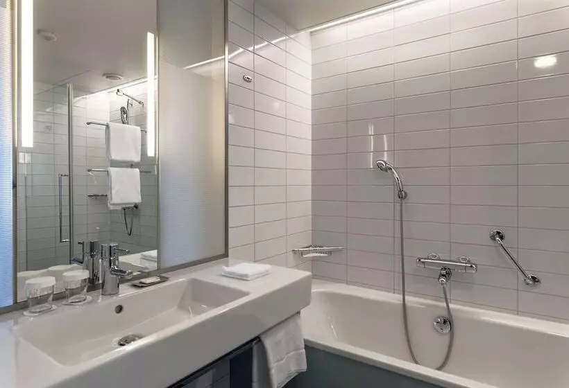 اتاق استاندارد با تخت دوبل, Hilton Helsinki Airport
