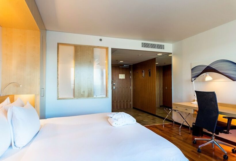 Номер Executive, Hilton Helsinki Airport