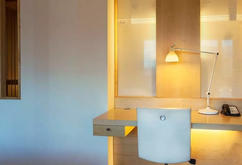 اتاق استاندارد با تخت دوبل, Hilton Helsinki Airport