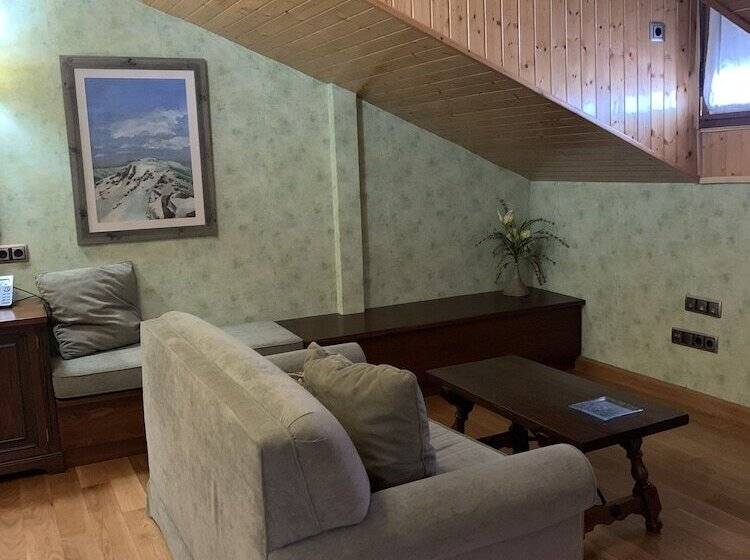 جناح جونيور, Hospederia La Cañada