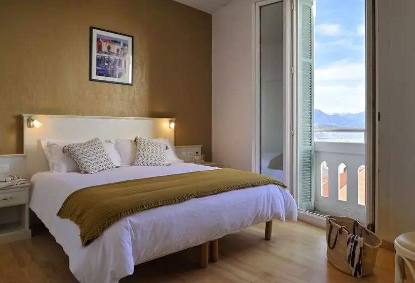 اتاق استاندارد با چشم‌انداز دریا, Hôtel Du Golfe