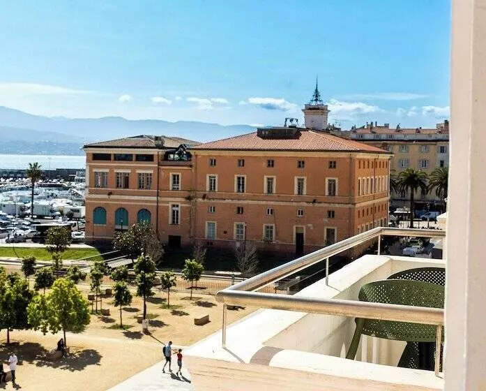 اتاق استاندارد با بالکن و چشم‌انداز دریا, Hôtel Du Golfe