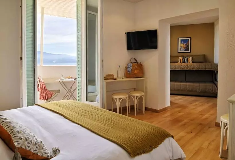 سوییت با چشم‌انداز دریا, Hôtel Du Golfe