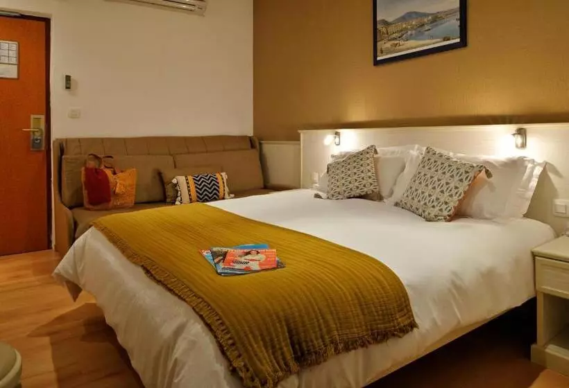 اتاق استاندارد سه نفره, Hôtel Du Golfe
