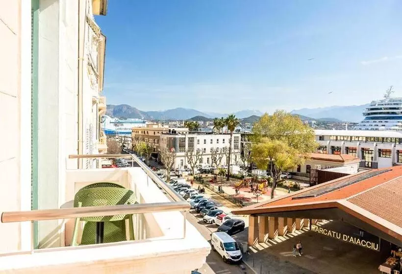 اتاق استاندارد با بالکن و چشم‌انداز دریا, Hôtel Du Golfe