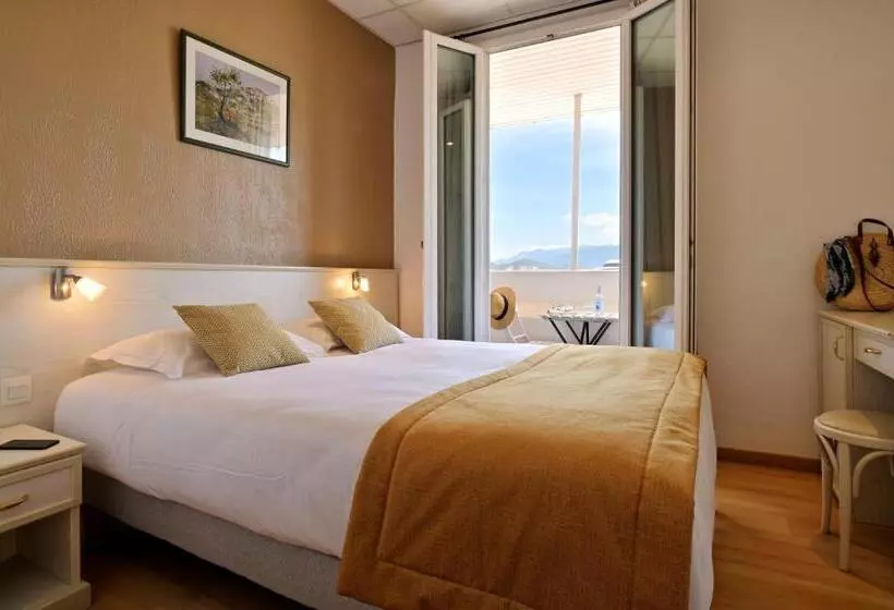 اتاق استاندارد با تراس و چشم‌انداز دریا, Hôtel Du Golfe