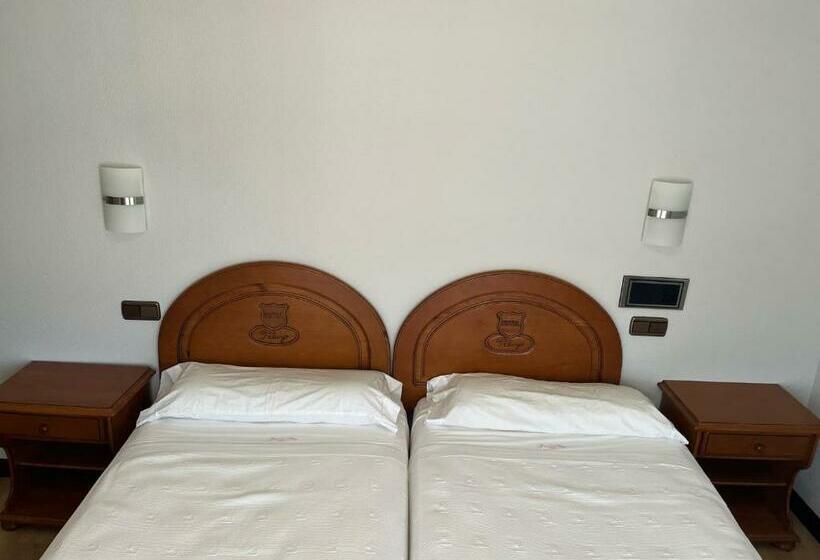 标准间, Pelayo Isla