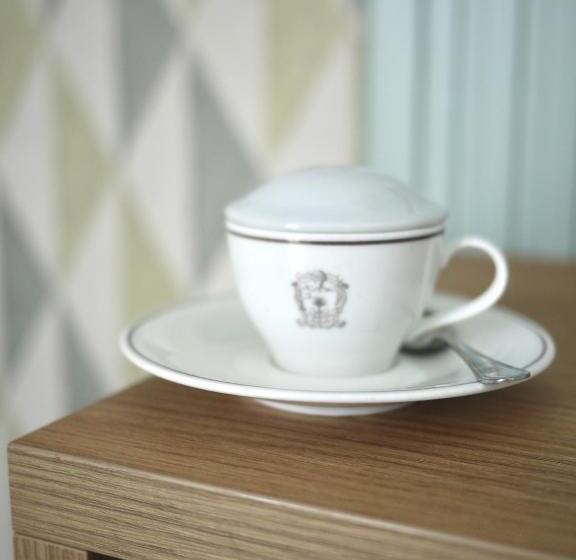 غرفة قياسية رباعية, Reginna Palace