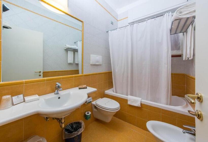 غرفة قياسية إطلالة جانبية علي البحر, Reginna Palace