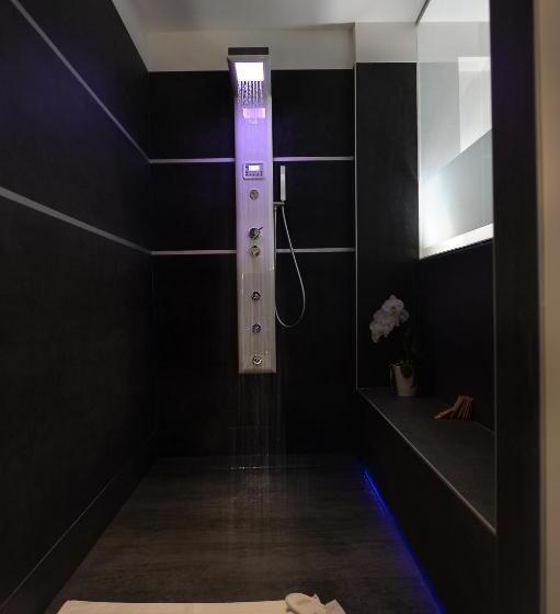 جناح مطلّ علي البحر, Reginna Palace