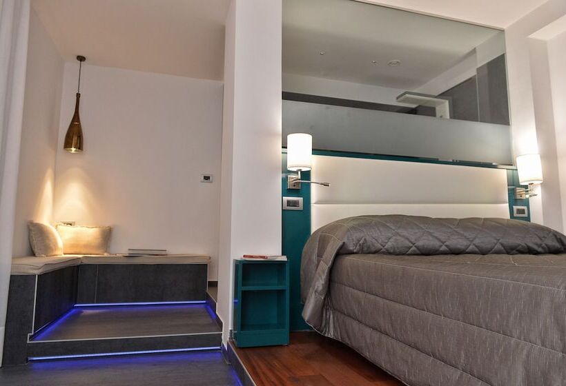 جناح مطلّ علي البحر, Reginna Palace