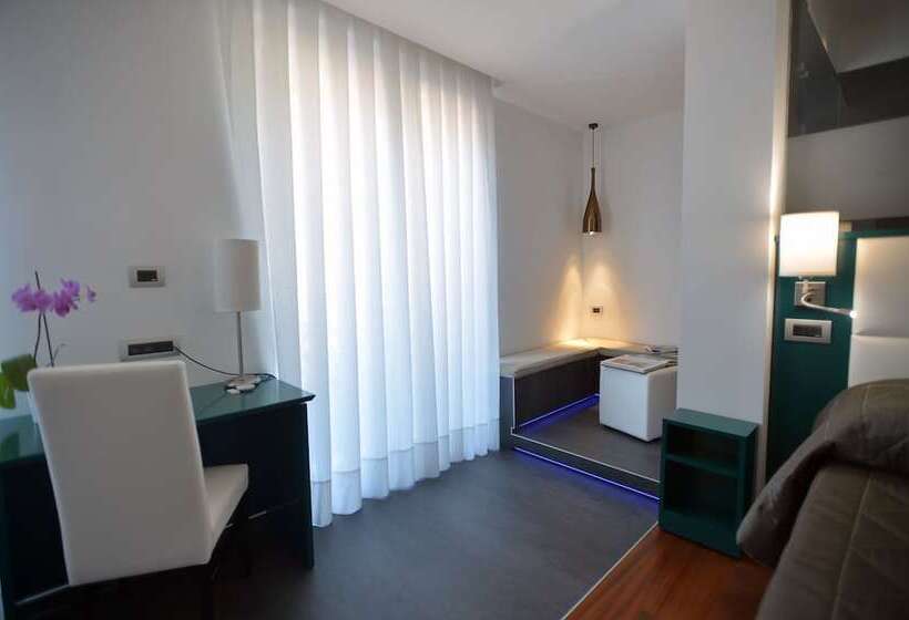 جناح مطلّ علي البحر, Reginna Palace