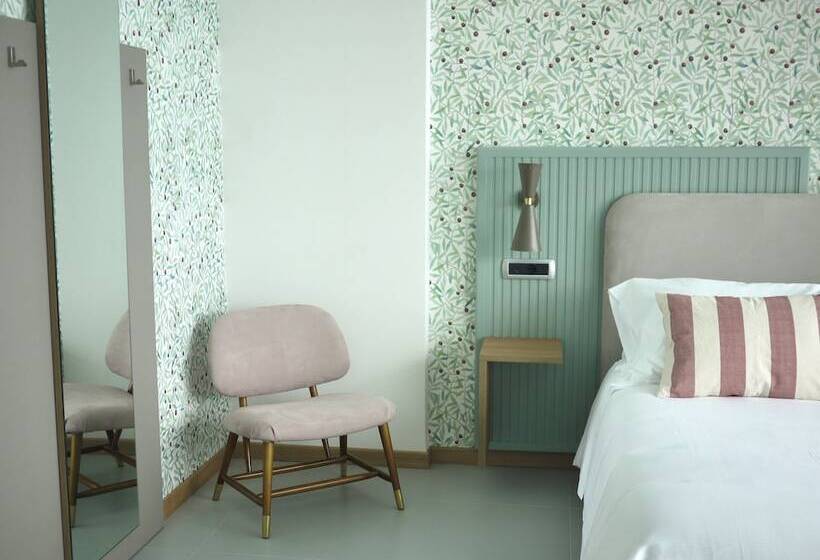 غرفة قياسية, Reginna Palace