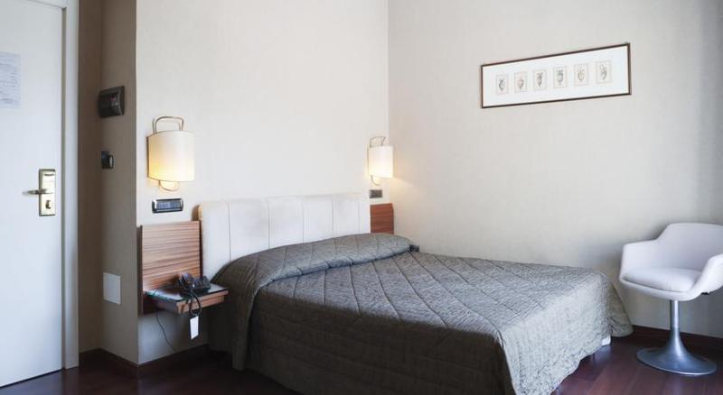 غرفة قياسية, Reginna Palace