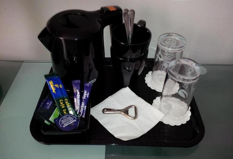 舒适三人间, Homaris Corner