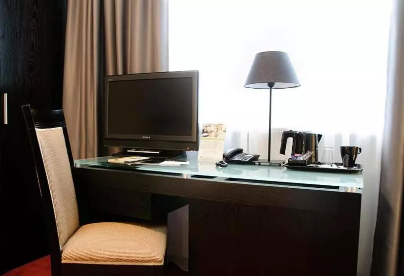 اتاق اکونومی یک تخته, Homaris Corner