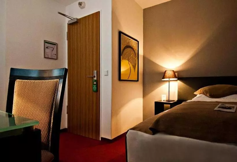 اتاق اکونومی یک تخته, Homaris Corner