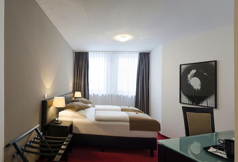 高级大房间, Homaris Corner