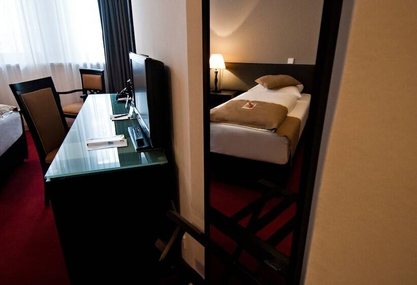 수피리어 룸, Homaris Corner