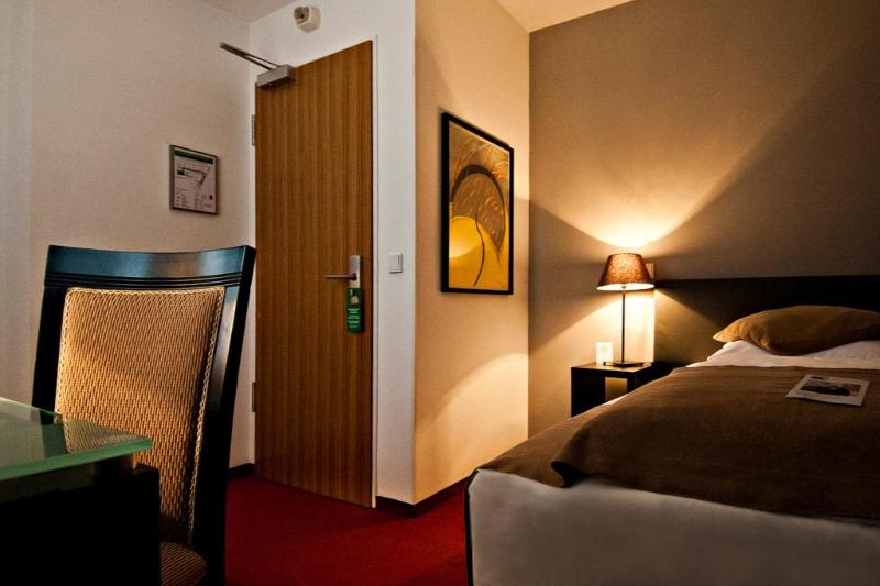 اتاق اکونومی یک تخته, Homaris Corner