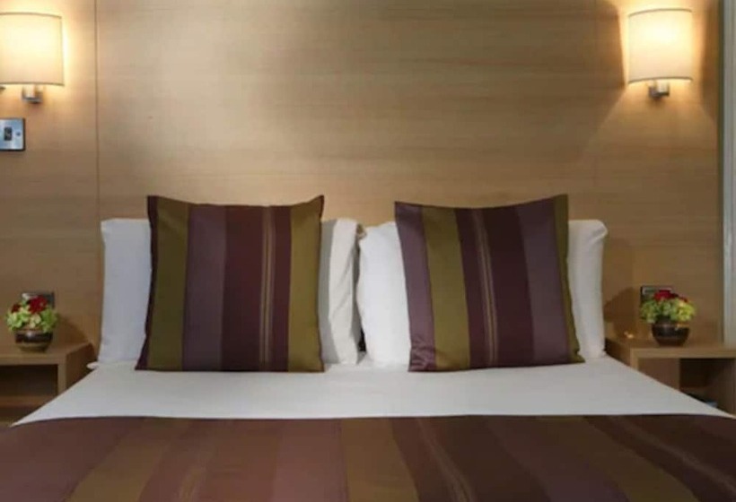 חדר בסיסי, The Fleet